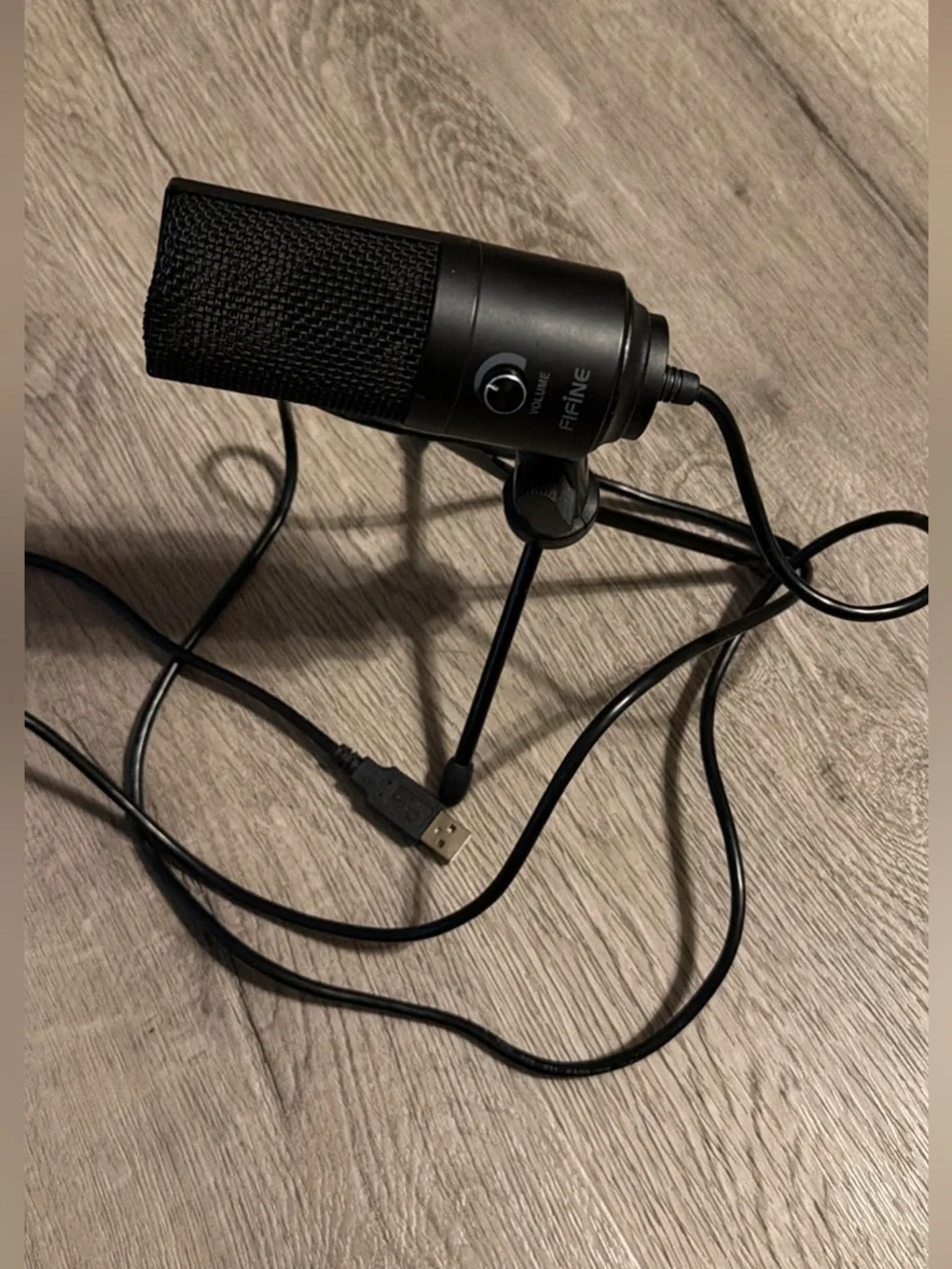 Fifine USB Desktop Microphone in Black with Adjustable Tripod Stand